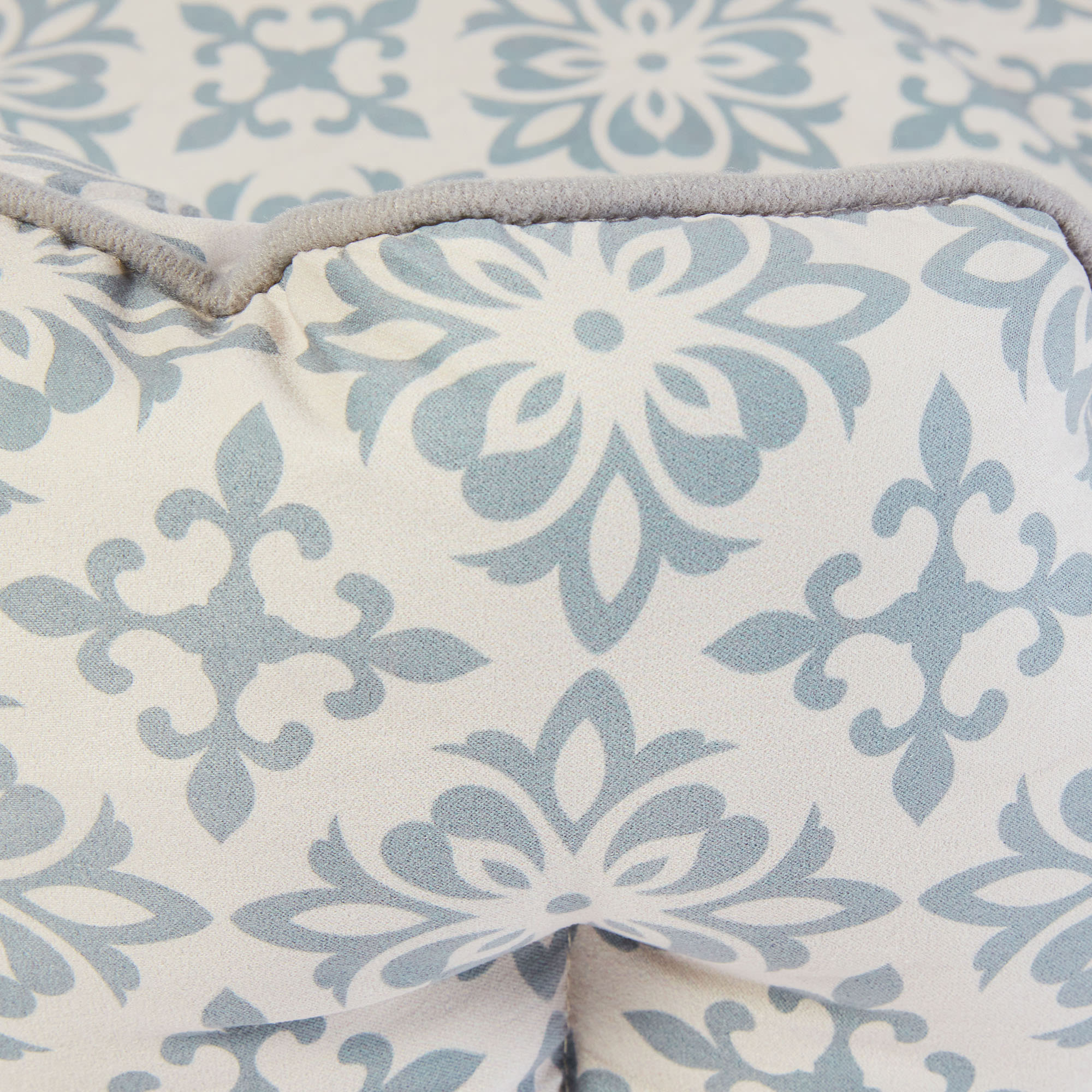 Dream paws Scalloped Grey Pet Bed - Image 7