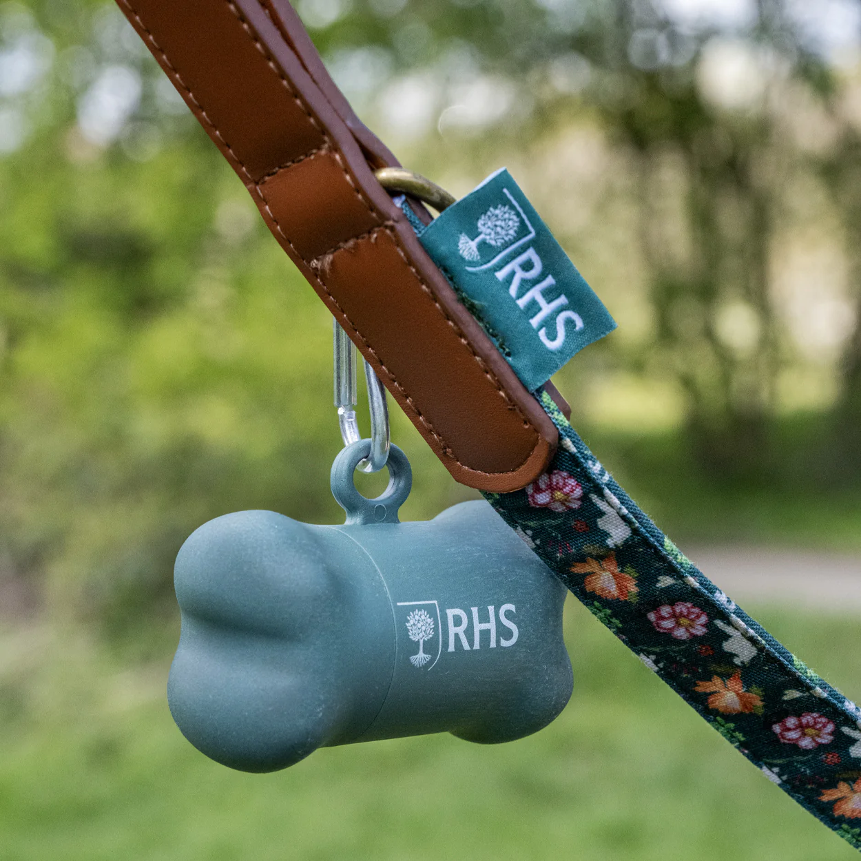 Royal Horticultural Society Pets in the Garden Poop Bag Holder with 1 Roll - Image 3